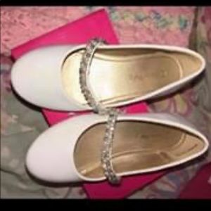 Girls white dress shoes
